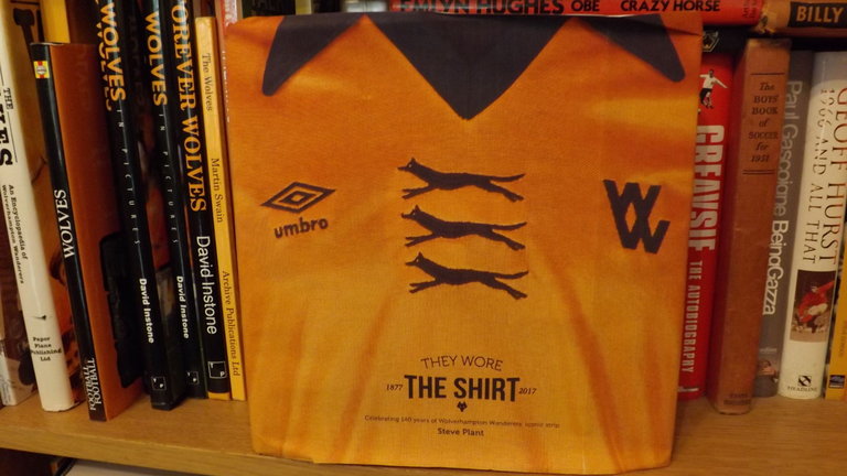 Name:  wolves-they-wore-the-shirt-book_3800247.jpg
Views: 131
Size:  72.0 KB