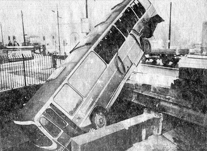 Name:  Bartons Bus.jpg
Views: 1413
Size:  97.8 KB